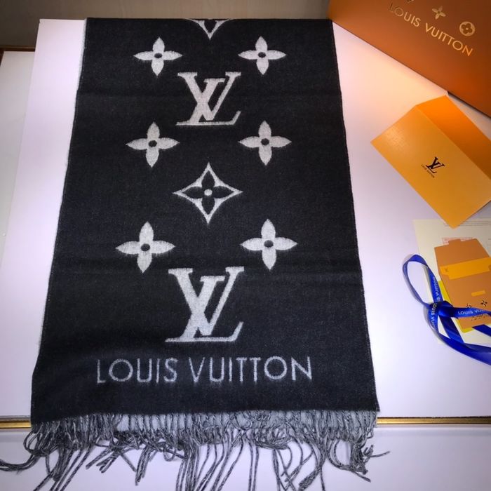 Louis Vuitton Scarf LV00038